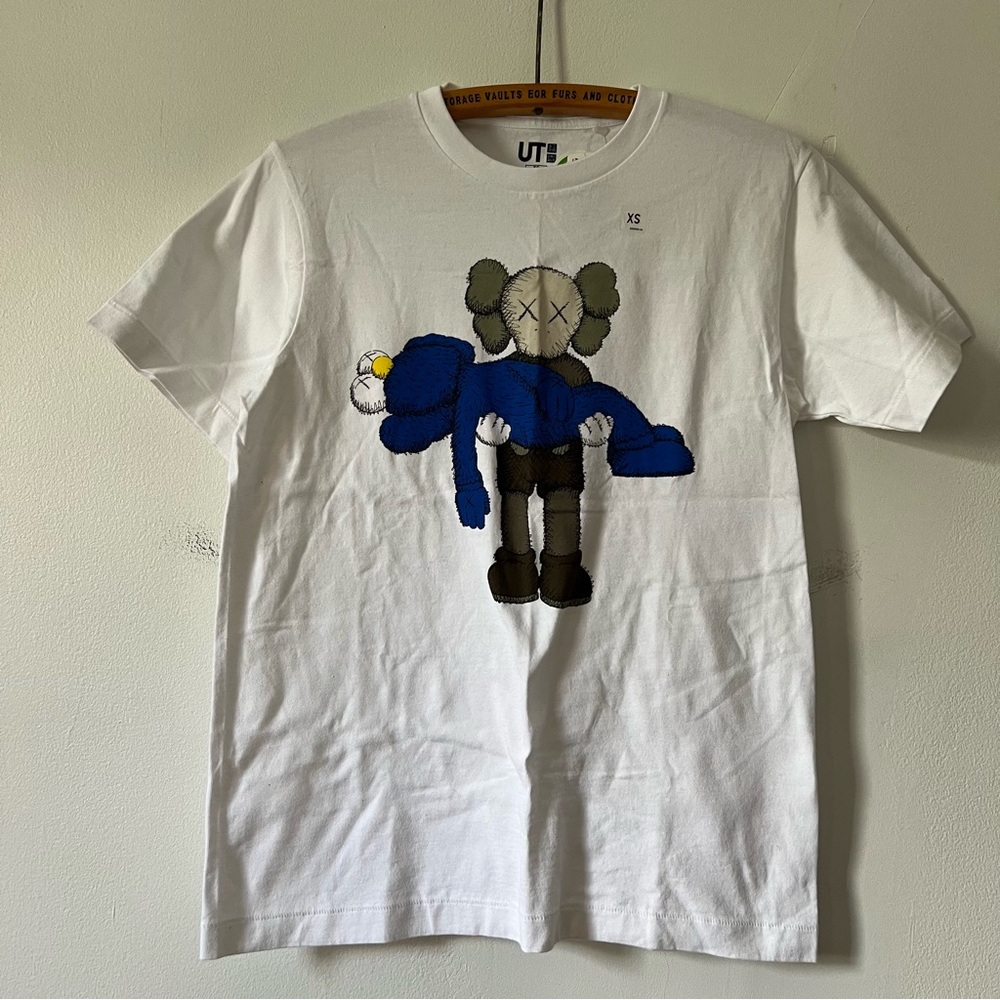 NWT! Uniqlo UT x Kaws x Sesame Street‎ T-shirt Size XS White
